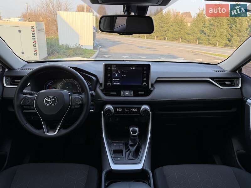 Внедорожник / Кроссовер Toyota RAV4 2019 в Днепре