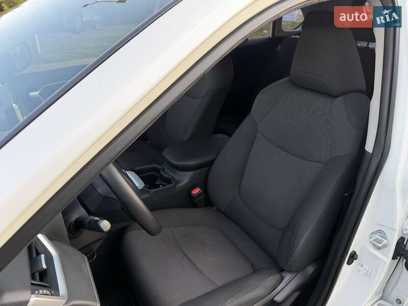 Внедорожник / Кроссовер Toyota RAV4 2019 в Днепре