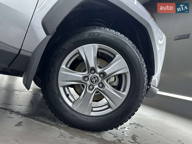 Внедорожник / Кроссовер Toyota RAV4 2022 в Ужгороде