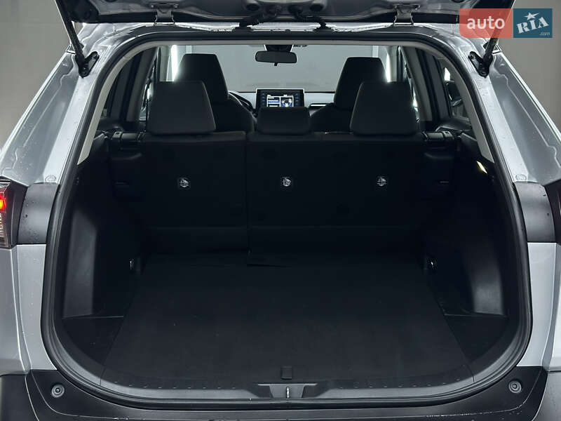 Внедорожник / Кроссовер Toyota RAV4 2022 в Ужгороде