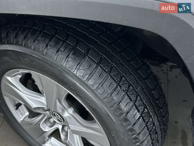 Внедорожник / Кроссовер Toyota RAV4 2022 в Ужгороде