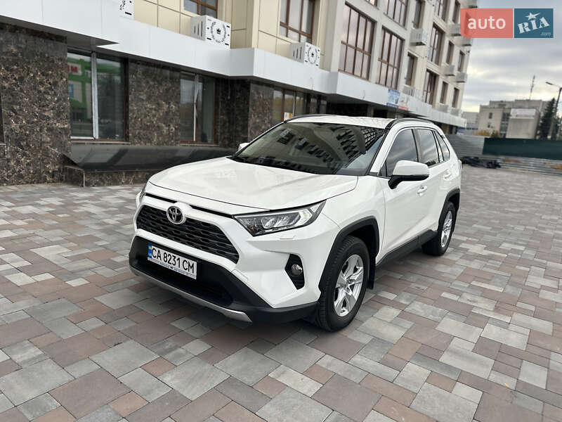Внедорожник / Кроссовер Toyota RAV4 2019 в Черкассах