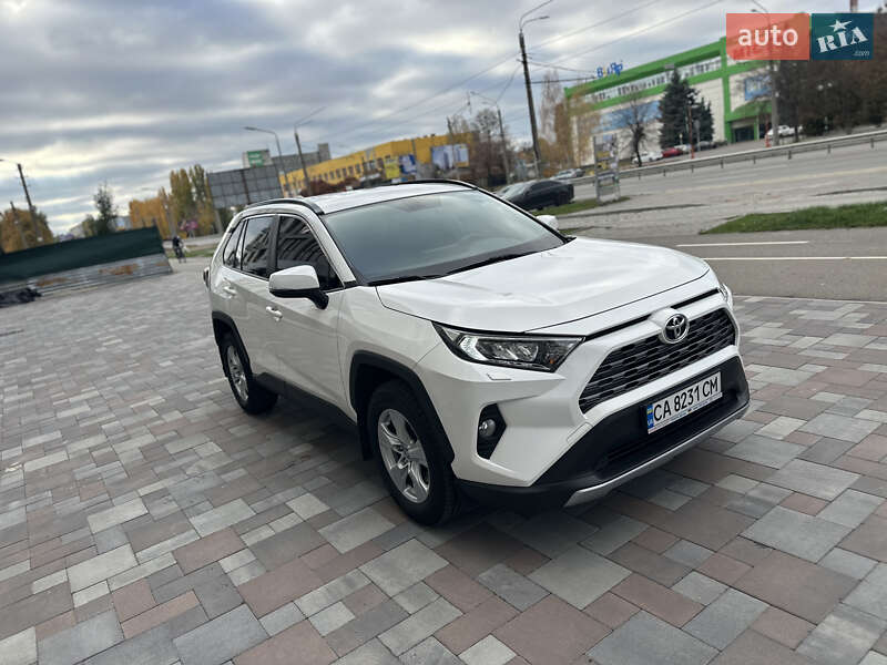 Внедорожник / Кроссовер Toyota RAV4 2019 в Черкассах