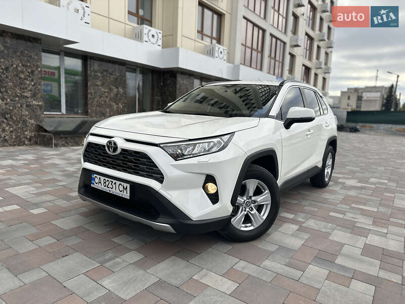 Внедорожник / Кроссовер Toyota RAV4 2019 в Черкассах