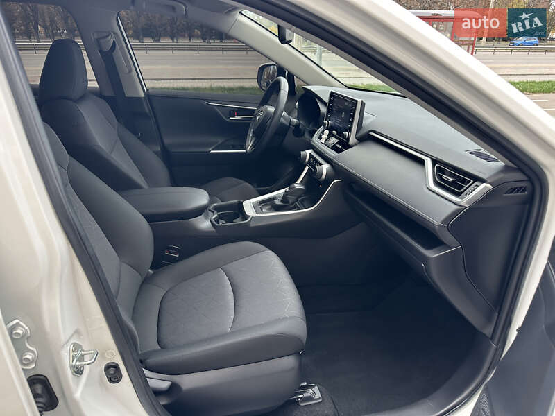 Внедорожник / Кроссовер Toyota RAV4 2019 в Черкассах