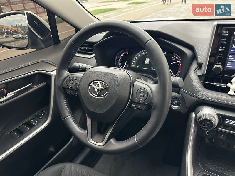 Внедорожник / Кроссовер Toyota RAV4 2019 в Черкассах