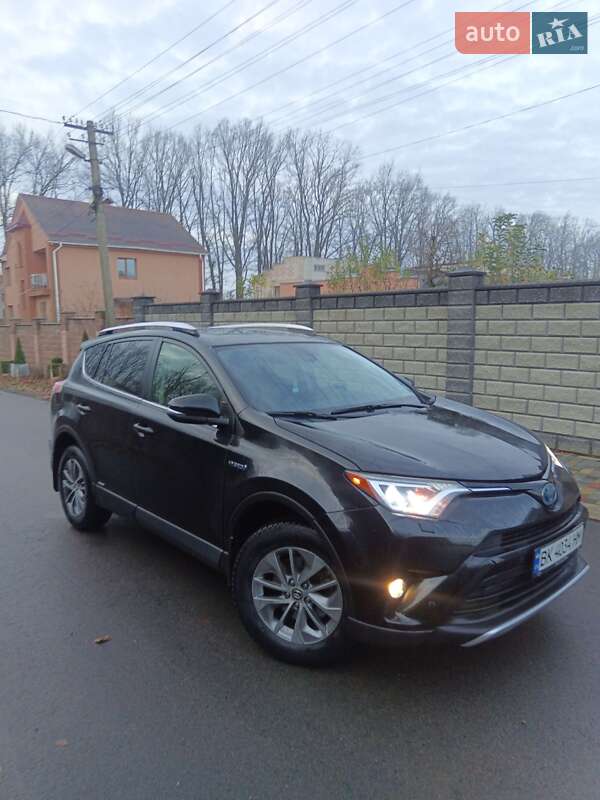 Внедорожник / Кроссовер Toyota RAV4 2016 в Ровно