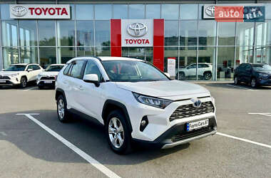 Внедорожник / Кроссовер Toyota RAV4 2019 в Киеве