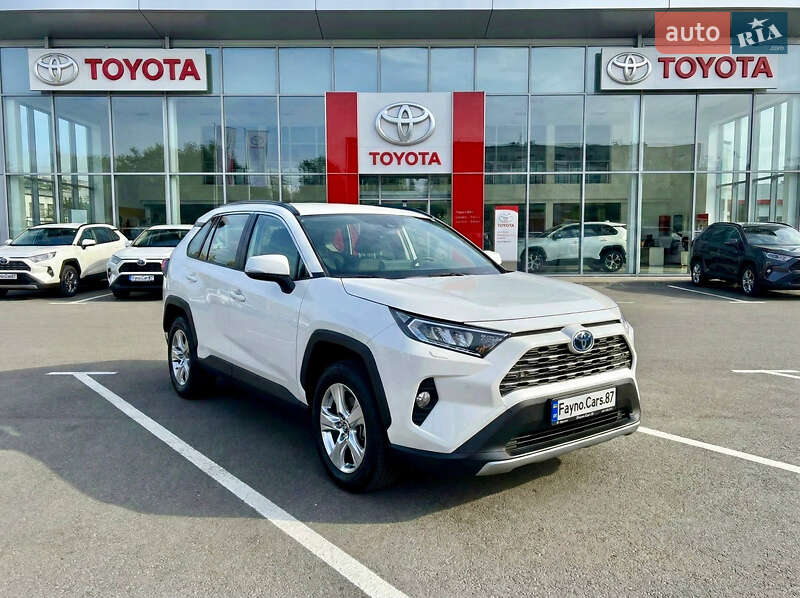 Внедорожник / Кроссовер Toyota RAV4 2019 в Киеве