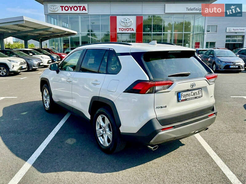 Внедорожник / Кроссовер Toyota RAV4 2019 в Киеве