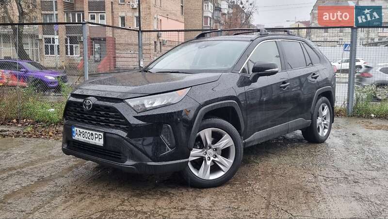 Внедорожник / Кроссовер Toyota RAV4 2018 в Киеве