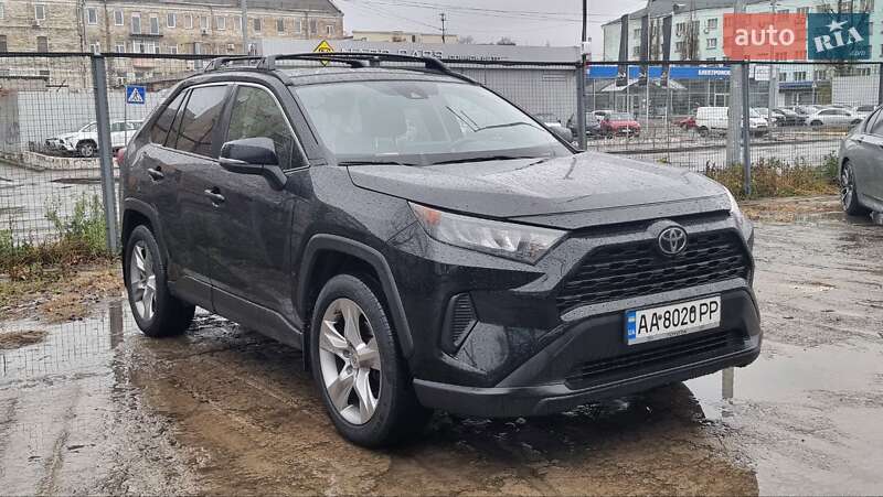 Внедорожник / Кроссовер Toyota RAV4 2018 в Киеве