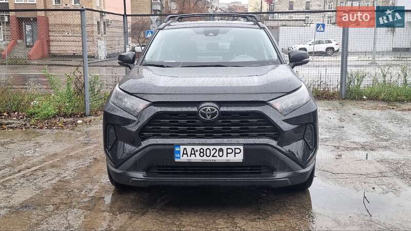 Внедорожник / Кроссовер Toyota RAV4 2018 в Киеве