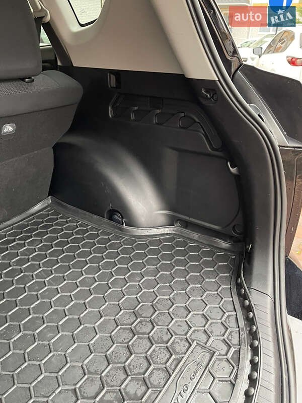 Внедорожник / Кроссовер Toyota RAV4 2018 в Киеве фото 32 Внедорожник / Кроссовер Toyota RAV4 2018 в Киеве