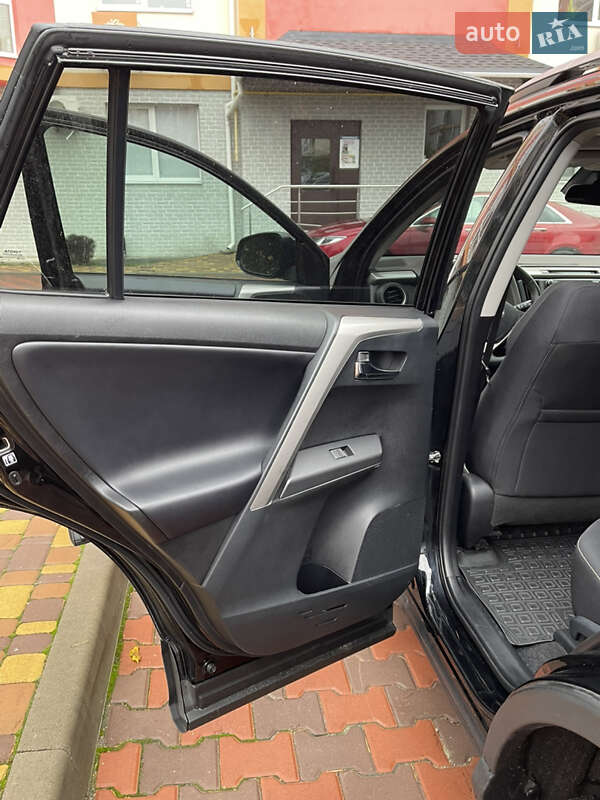 Внедорожник / Кроссовер Toyota RAV4 2018 в Киеве фото 37 Внедорожник / Кроссовер Toyota RAV4 2018 в Киеве