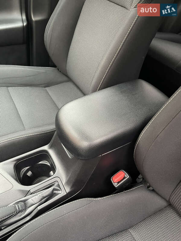 Внедорожник / Кроссовер Toyota RAV4 2018 в Киеве фото 46 Внедорожник / Кроссовер Toyota RAV4 2018 в Киеве