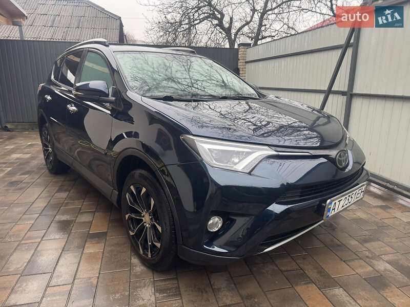 Внедорожник / Кроссовер Toyota RAV4 2017 в Киеве