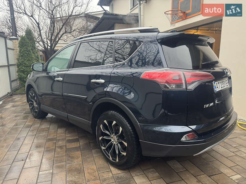 Внедорожник / Кроссовер Toyota RAV4 2017 в Киеве