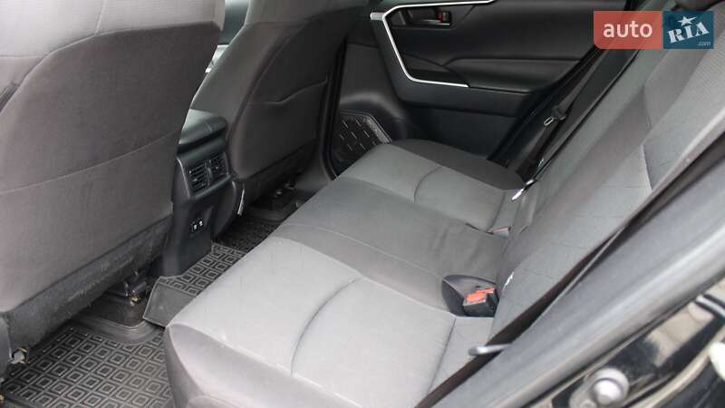 Внедорожник / Кроссовер Toyota RAV4 2019 в Черкассах