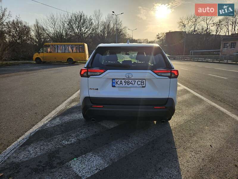 Внедорожник / Кроссовер Toyota RAV4 2021 в Полтаве