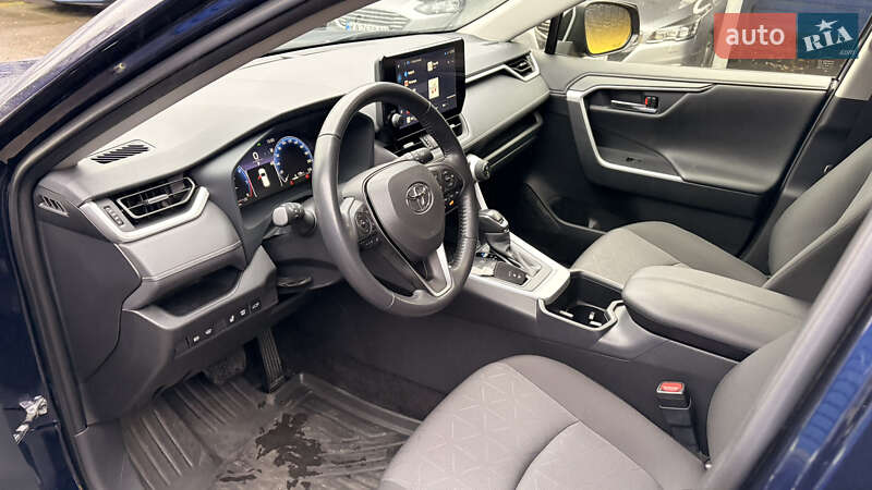 Внедорожник / Кроссовер Toyota RAV4 2023 в Киеве
