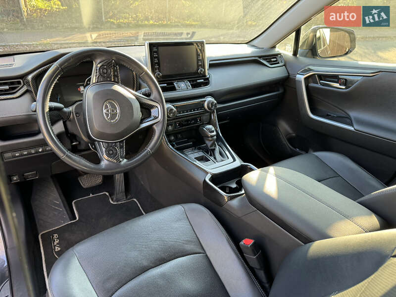 Внедорожник / Кроссовер Toyota RAV4 2021 в Днепре