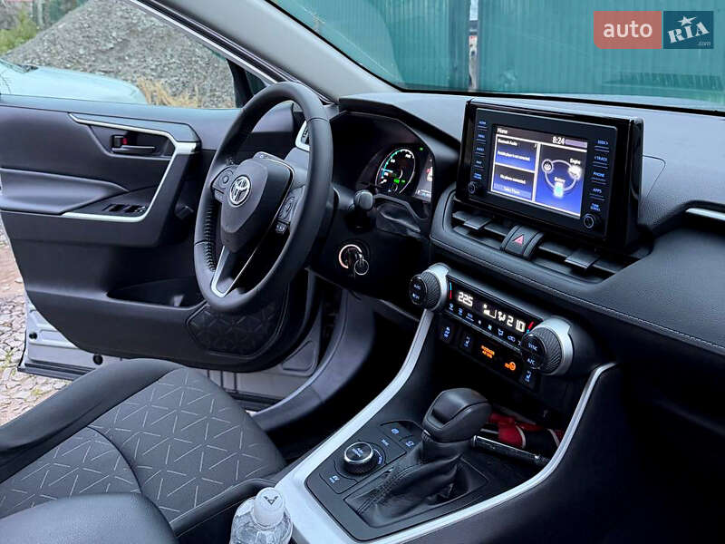 Внедорожник / Кроссовер Toyota RAV4 2022 в Ужгороде