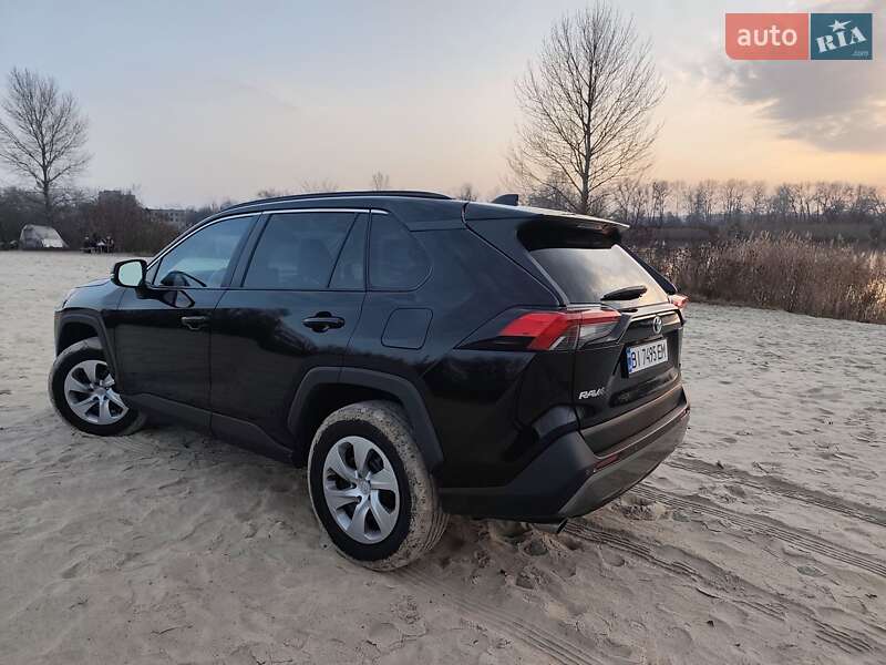 Внедорожник / Кроссовер Toyota RAV4 2019 в Кременчуге