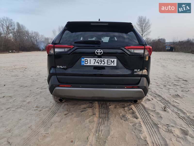 Внедорожник / Кроссовер Toyota RAV4 2019 в Кременчуге
