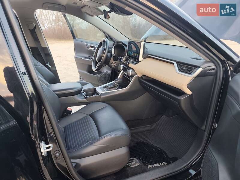 Внедорожник / Кроссовер Toyota RAV4 2019 в Кременчуге