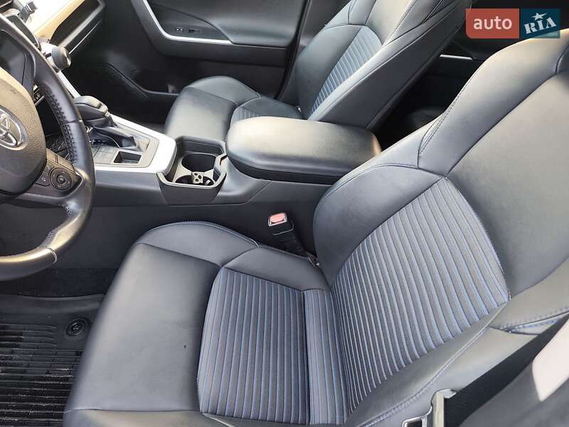 Внедорожник / Кроссовер Toyota RAV4 2019 в Кременчуге