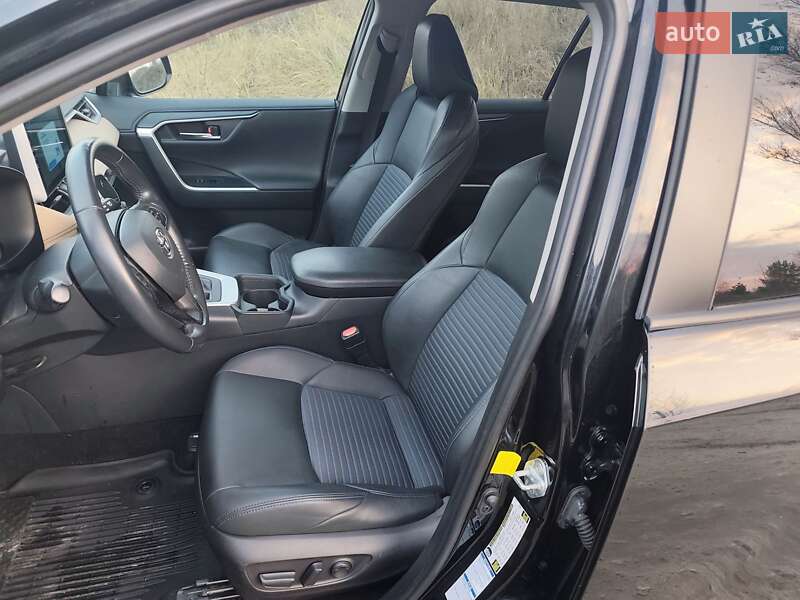 Внедорожник / Кроссовер Toyota RAV4 2019 в Кременчуге