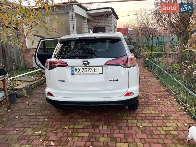 Позашляховик / Кросовер Toyota RAV4 2017 в Харкові