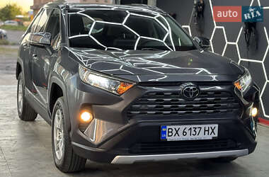 Внедорожник / Кроссовер Toyota RAV4 2019 в Киеве