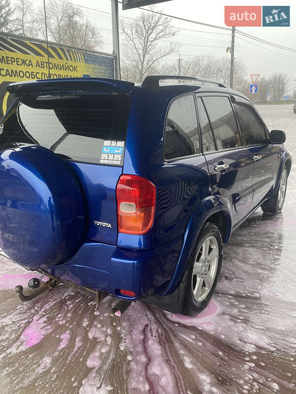 Позашляховик / Кросовер Toyota RAV4 2000 в Ладижині