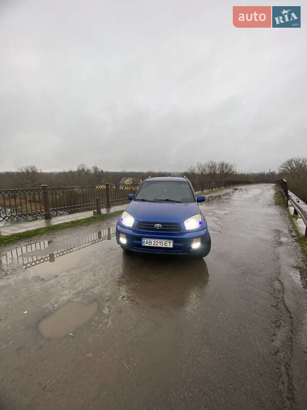 Позашляховик / Кросовер Toyota RAV4 2000 в Ладижині