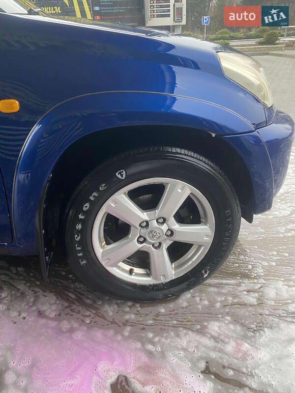 Позашляховик / Кросовер Toyota RAV4 2000 в Ладижині