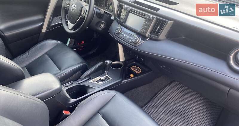 Позашляховик / Кросовер Toyota RAV4 2014 в Дніпрі
