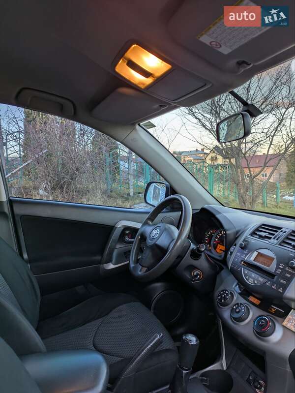 Внедорожник / Кроссовер Toyota RAV4 2006 в Трускавце