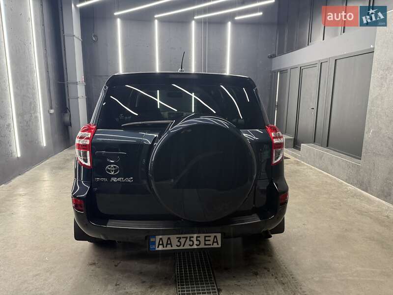 Позашляховик / Кросовер Toyota RAV4 2010 в Києві