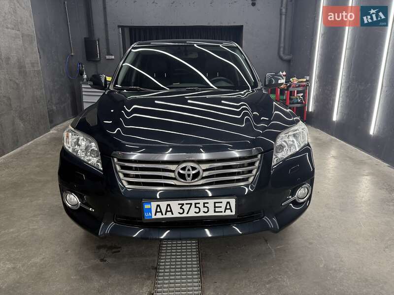 Позашляховик / Кросовер Toyota RAV4 2010 в Києві