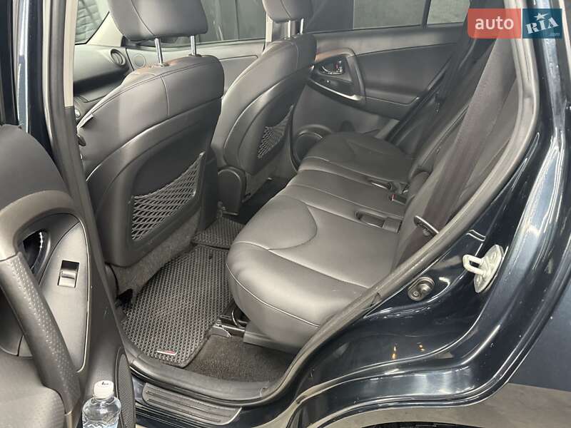 Позашляховик / Кросовер Toyota RAV4 2010 в Києві
