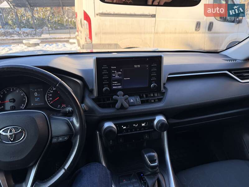 Внедорожник / Кроссовер Toyota RAV4 2019 в Львове