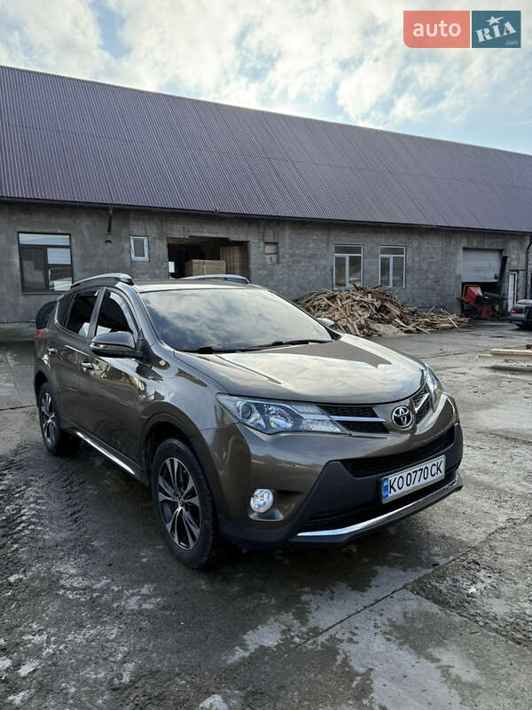 Внедорожник / Кроссовер Toyota RAV4 2015 в Тячеве