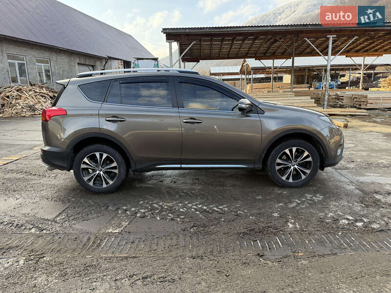 Внедорожник / Кроссовер Toyota RAV4 2015 в Тячеве