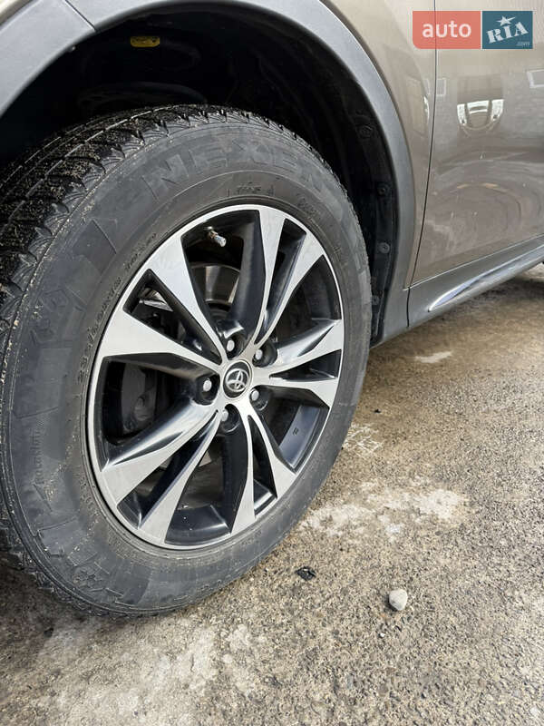 Внедорожник / Кроссовер Toyota RAV4 2015 в Тячеве