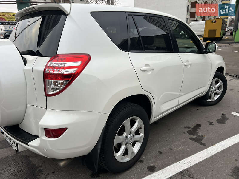 Позашляховик / Кросовер Toyota RAV4 2011 в Софіївській Борщагівці