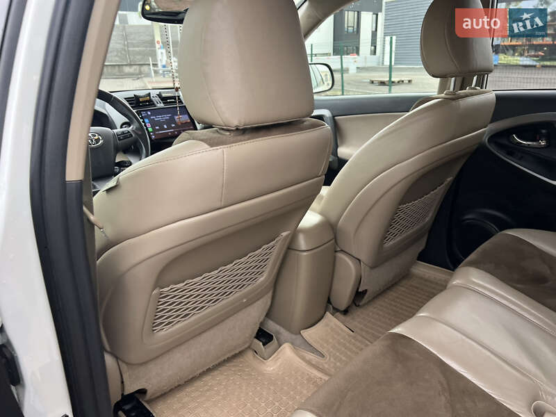 Позашляховик / Кросовер Toyota RAV4 2011 в Софіївській Борщагівці