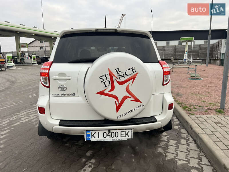 Позашляховик / Кросовер Toyota RAV4 2011 в Софіївській Борщагівці