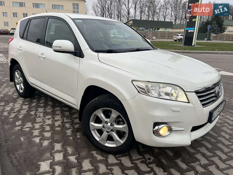 Позашляховик / Кросовер Toyota RAV4 2011 в Софіївській Борщагівці
